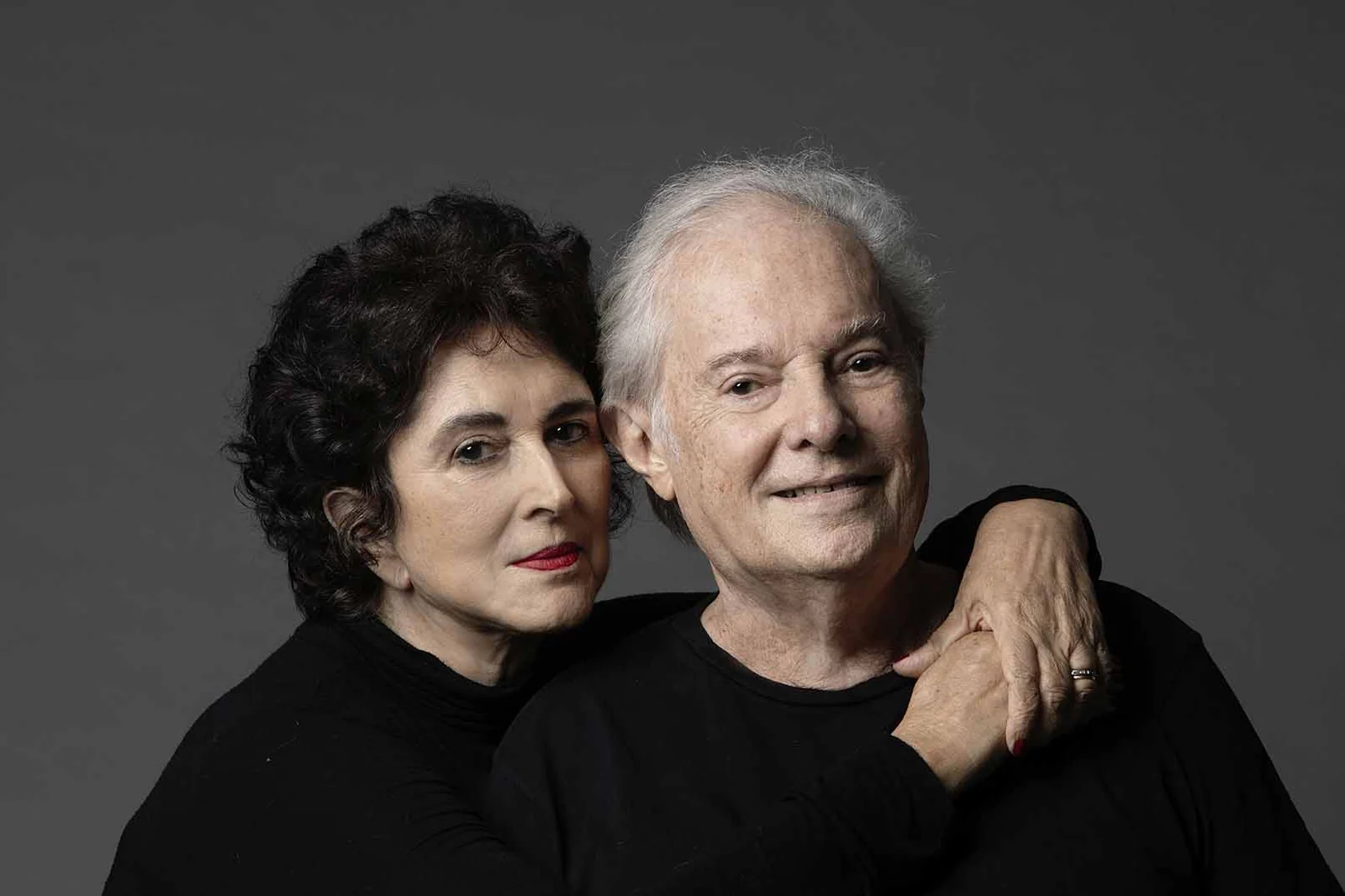 Francis e Olivia Hime recriam clássicos feitos com Chico Buarque 1 Francis e Olivia Hime recriam clássicos feitos com Chico Buarque