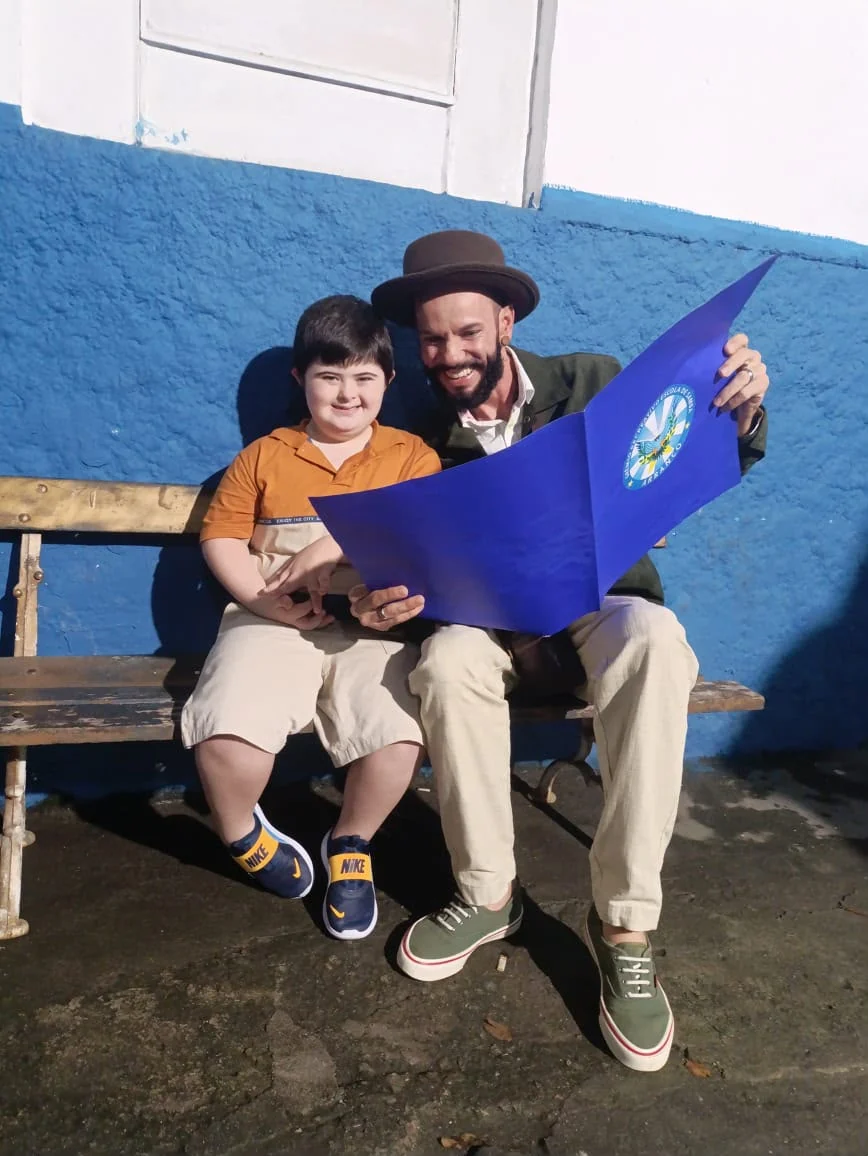 Gabriel Breia recebe figurino oficial para desfile do Arranco em 2027