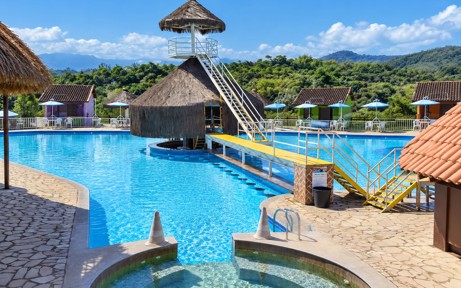 Guapi Parque das Águas reúne guias de turismo e retoma visitas