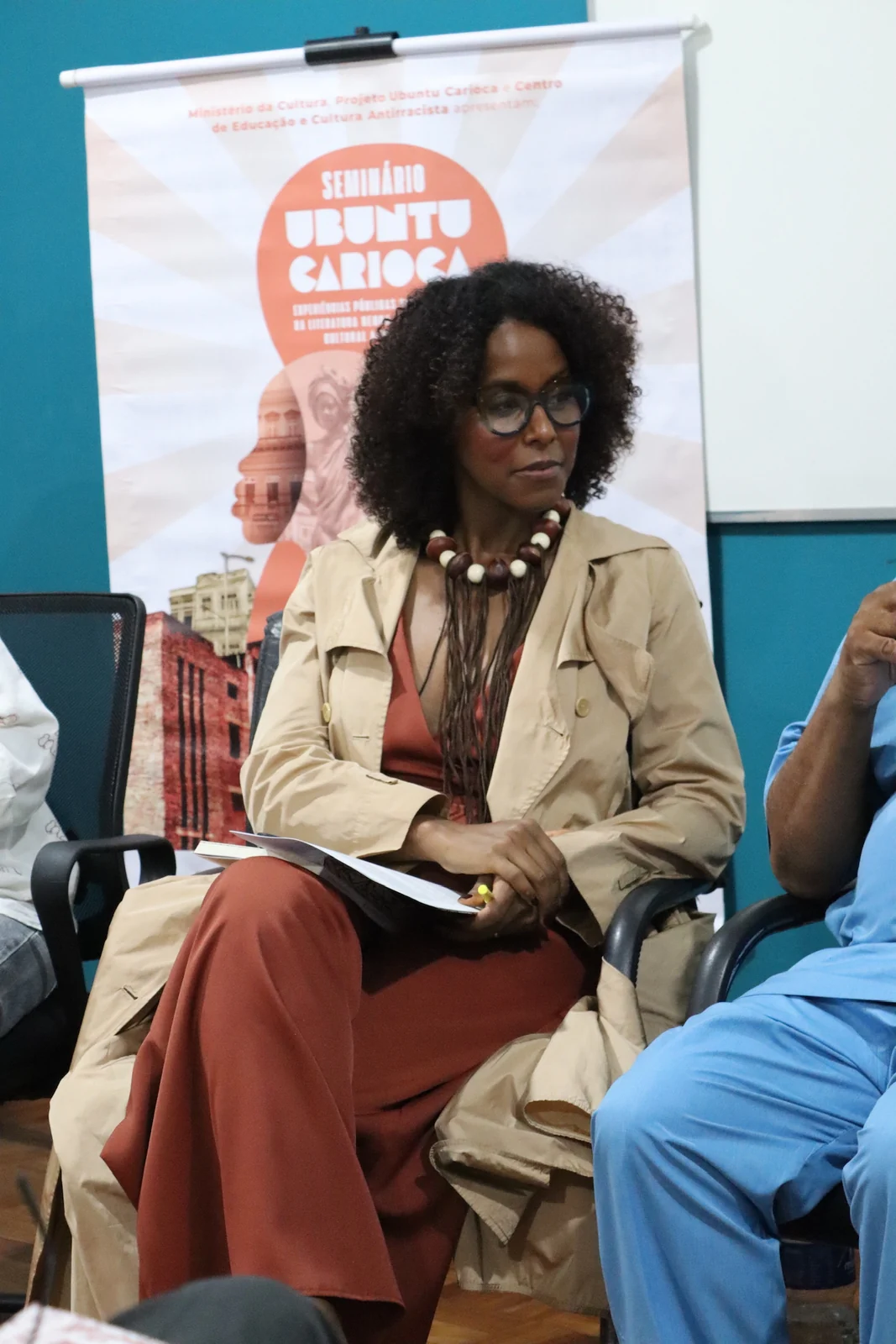 Helena Theodoro inaugura debates literários na Biblioteca Maju Coutinho