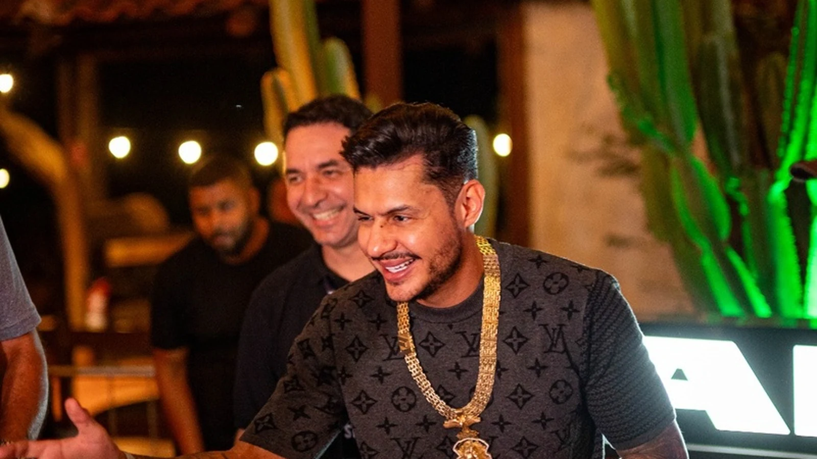 Hungria invade palco sertanejo de surpresa em Brasília e agita madrugada hungria invade palco sertanejo de surpresa em brasilia e agita madrugada featured