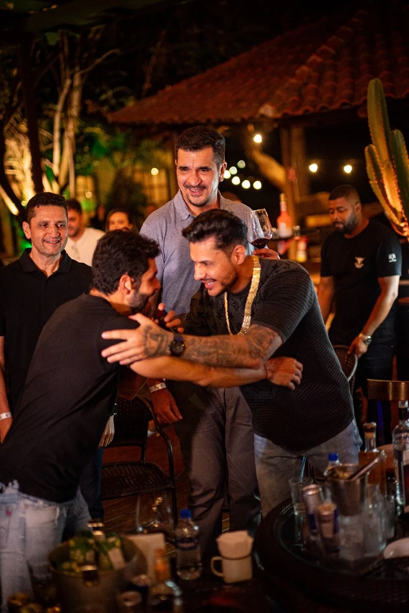 Hungria invade palco sertanejo de surpresa em Brasília e agita madrugada 1 Hungria invade palco sertanejo de surpresa em Brasília e agita madrugada