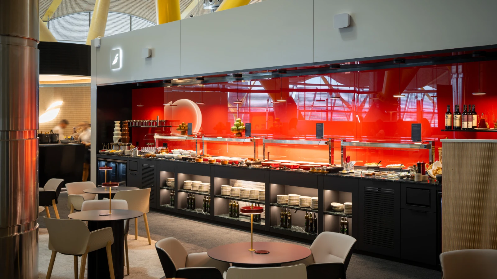 iberia inaugura lounge com suites e design de patricia urquiola featured