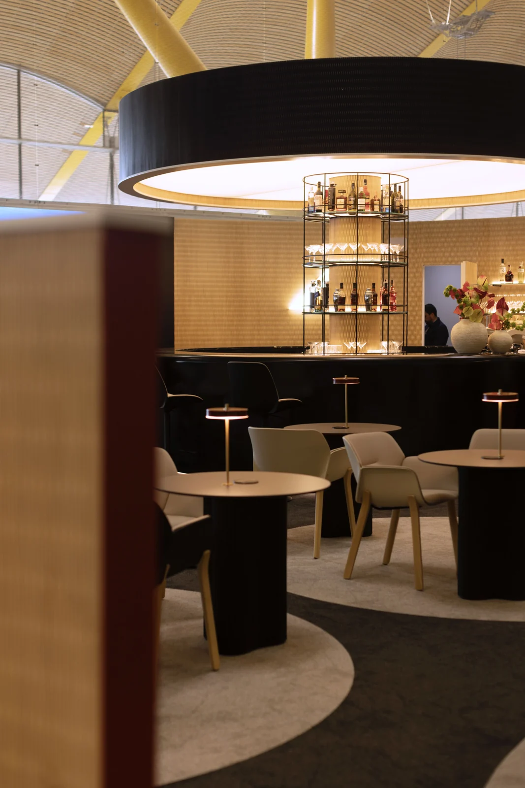 Iberia inaugura lounge com suítes e design de Patricia Urquiola