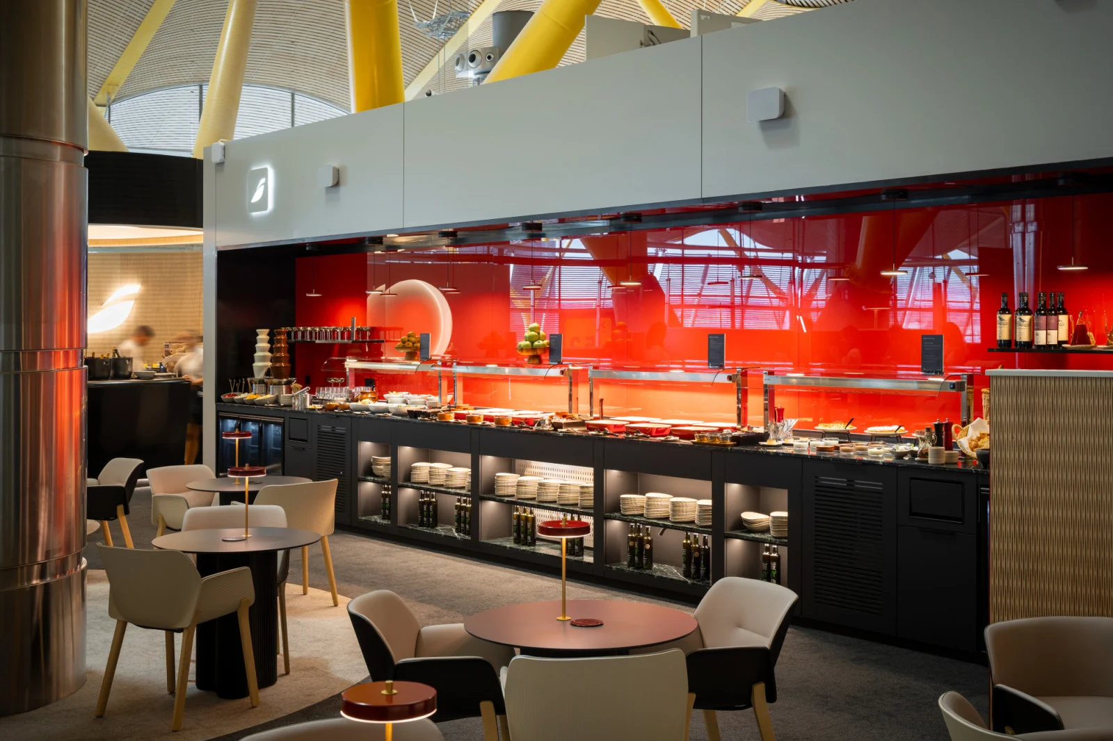 Iberia inaugura lounge com suítes e design de Patricia Urquiola