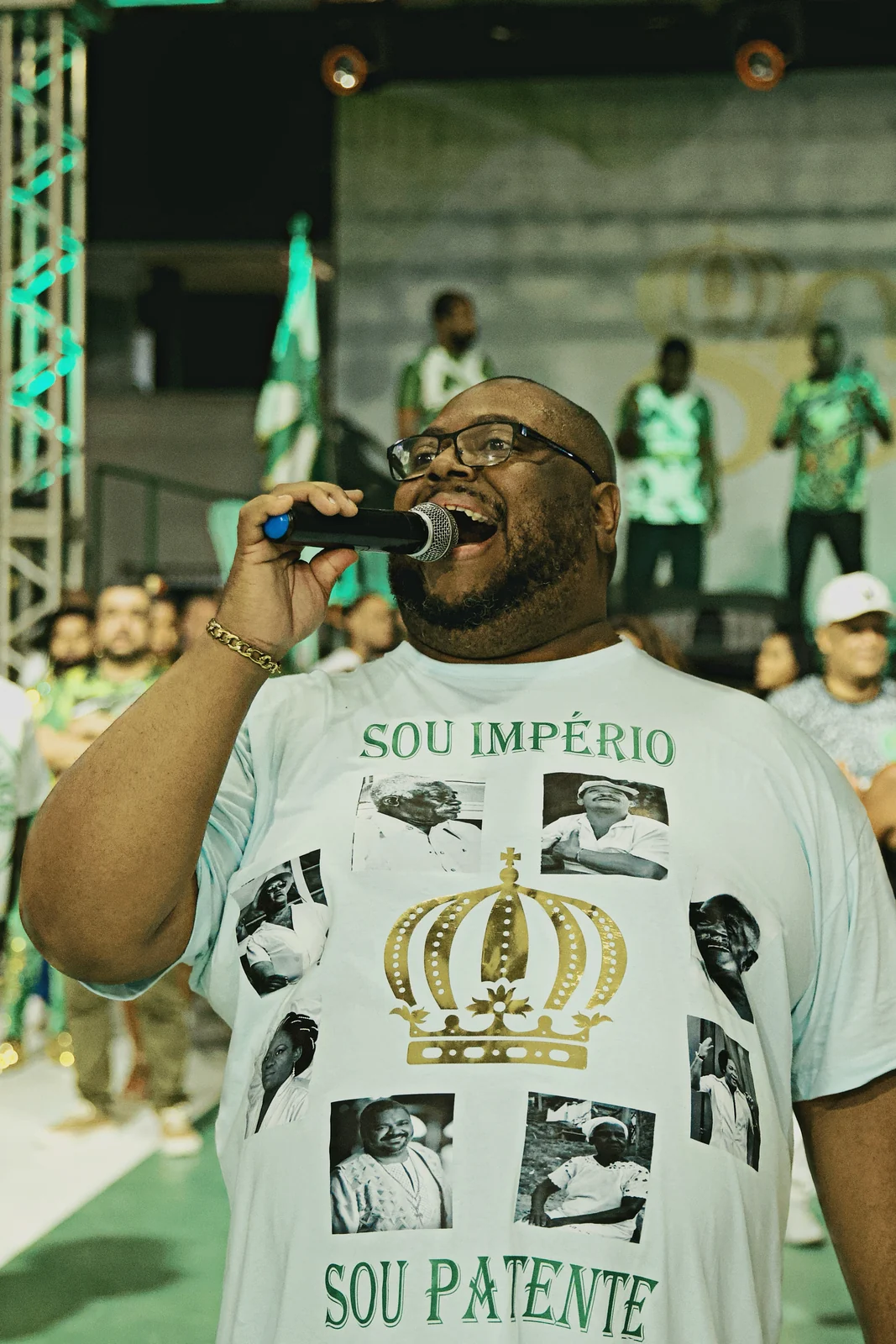 Império Serrano decide samba do Carnaval 2027 em noite de decisão