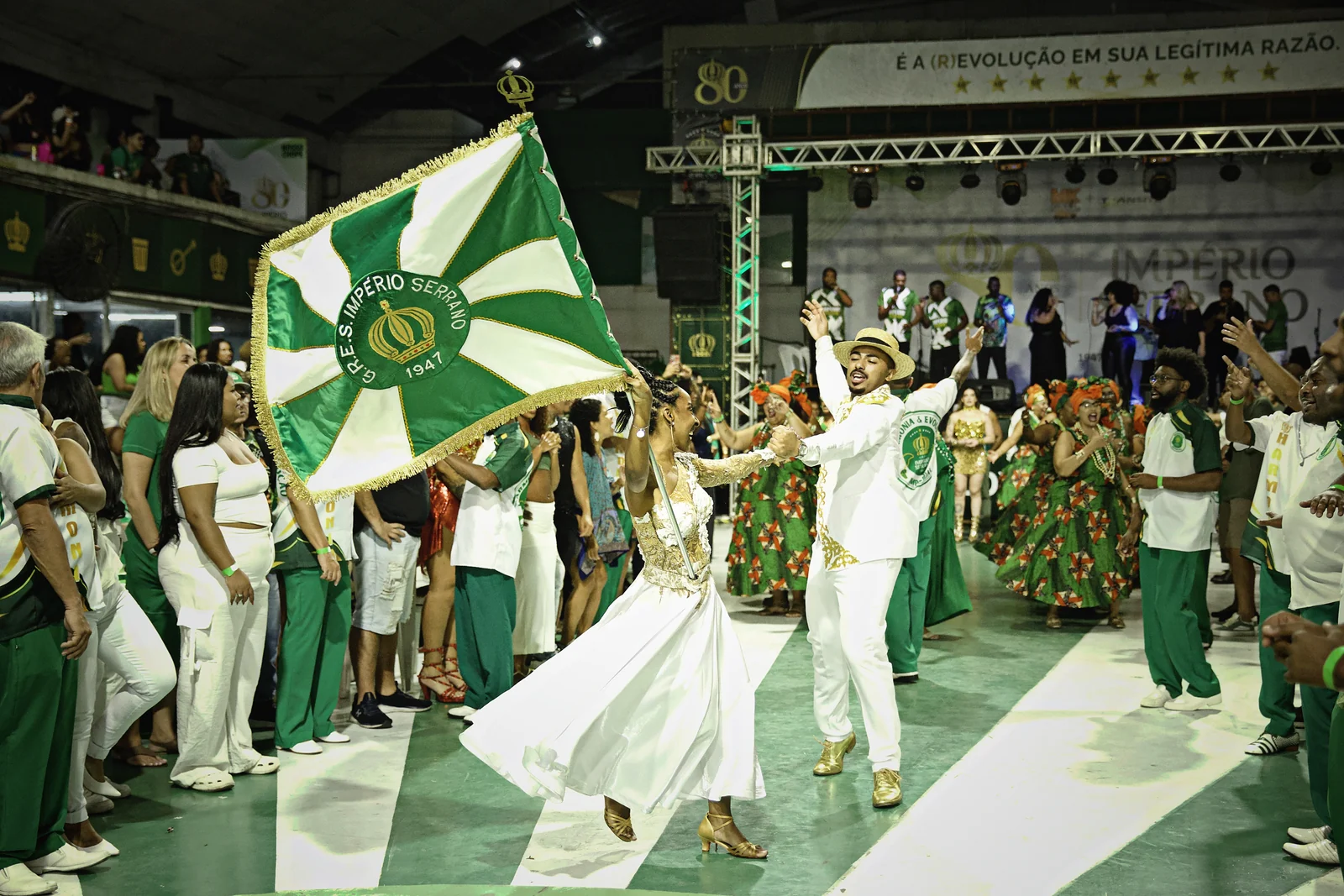 Império Serrano decide samba do Carnaval 2027 em noite de decisão