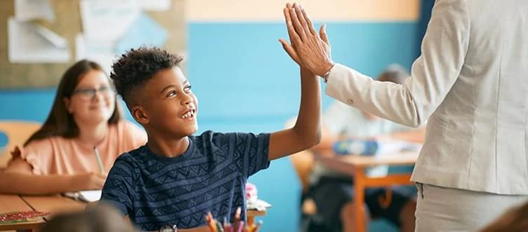 Inclusão pedagógica redefine práticas de ensino sem reduzir exigência