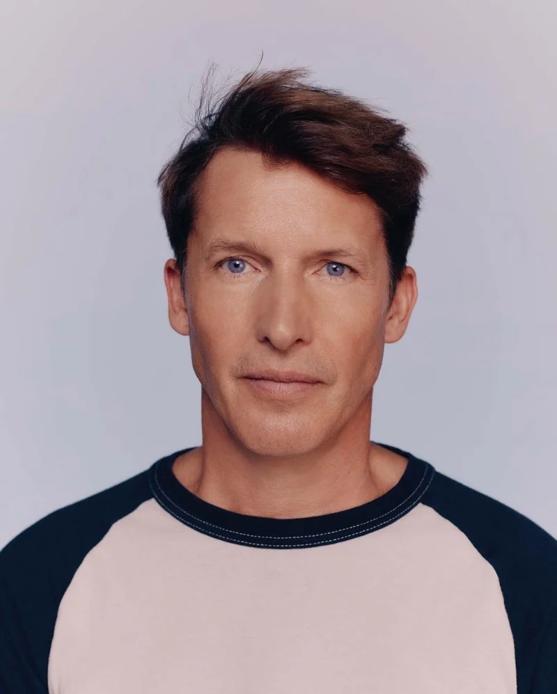 James Blunt resgata raízes do Britpop dos anos 90 na inédita Circles 1 James Blunt resgata raízes do Britpop dos anos 90 na inédita Circles