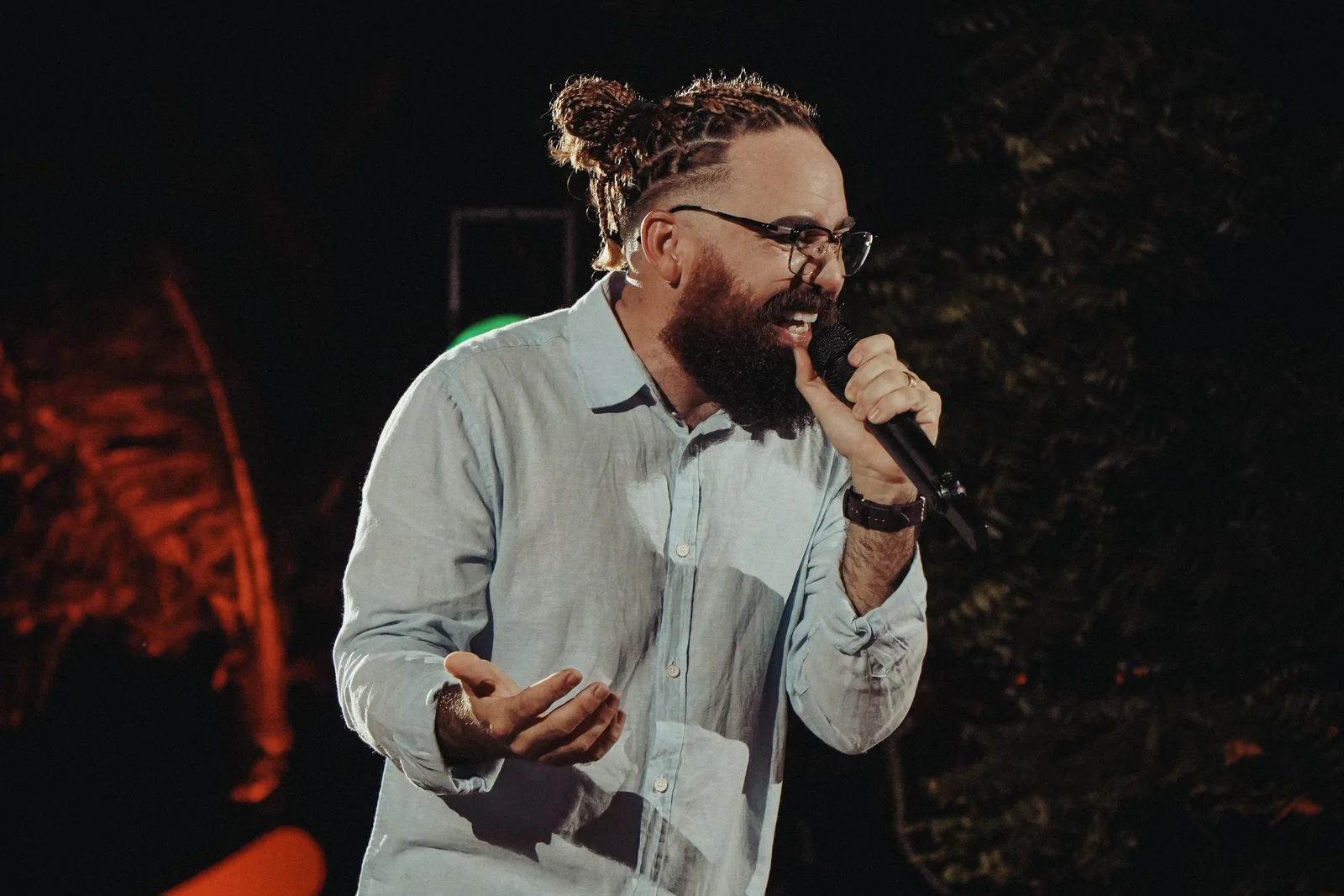 Jhonny Salvação une forró e rock ao cantar sobre saúde mental