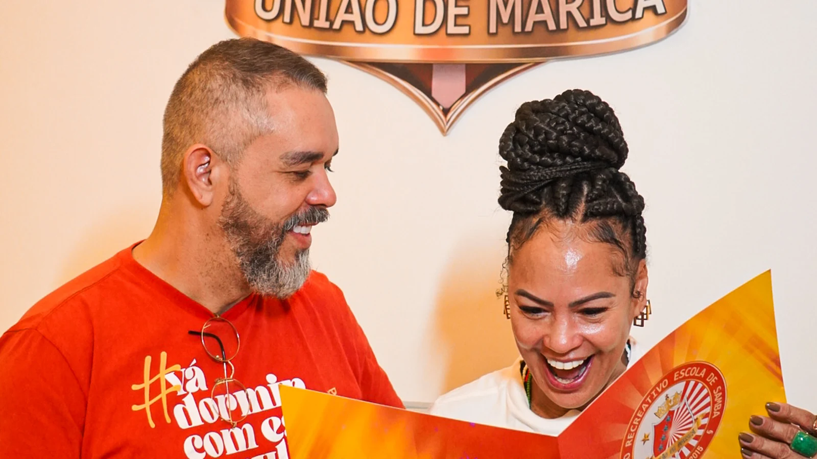 julinho nascimento e rute alves revelam bastidores da fantasia para a estreia da uniao de marica featured