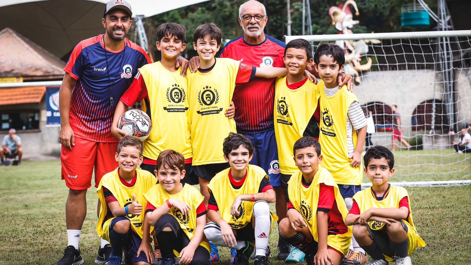 Júnior comanda escolinha de futebol no Le Canton no Dia da Criança junior comanda escolinha de futebol no le canton no dia da crianca featured