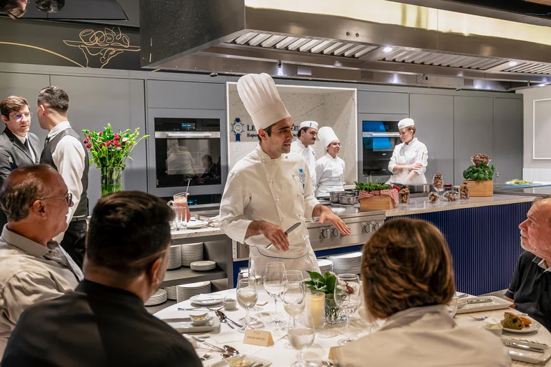 Le Cordon Bleu recria misticismo do 'Día de Los Muertos' em menu de 9 etapas