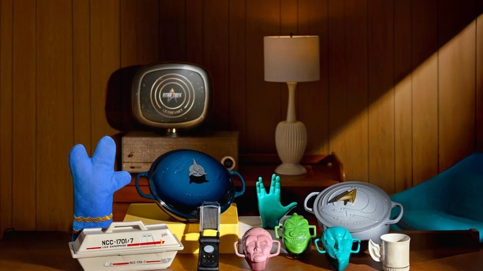 le creuset lanca colecao limitada inspirada nos 60 anos de star trek featured