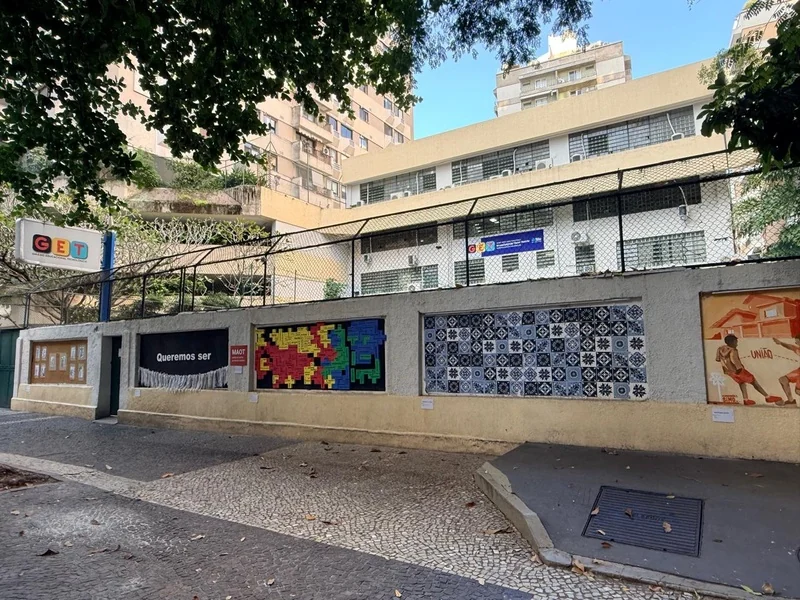 Leilão Move Rio reúne 50 artistas e apoia arte nas escolas