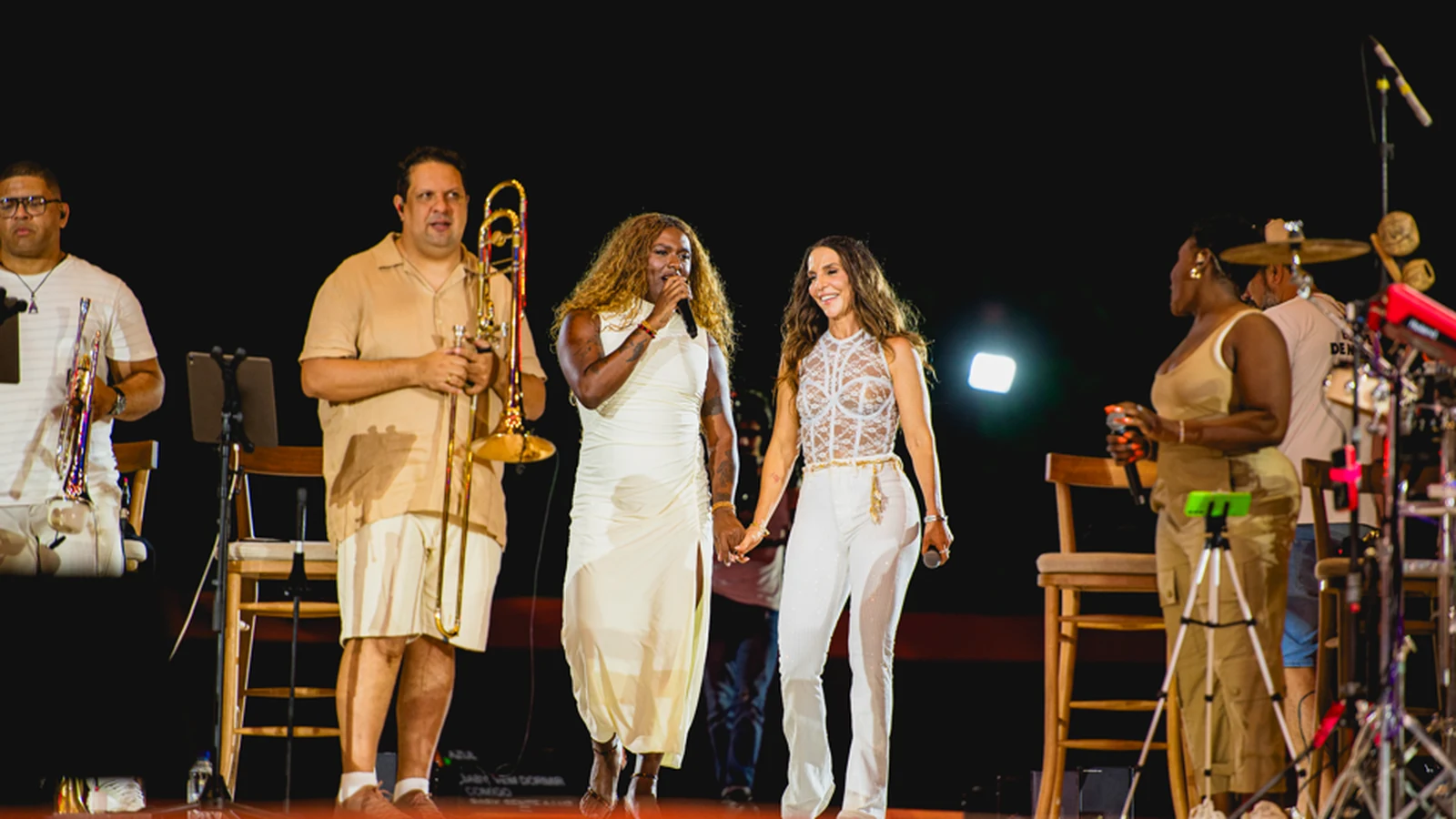 liniker e akatu sobem ao palco de ivete sangalo em bh featured