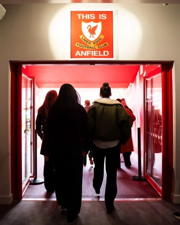 Liverpool FC Women e Tommy Hilfiger inovam o dia de jogo em Anfield