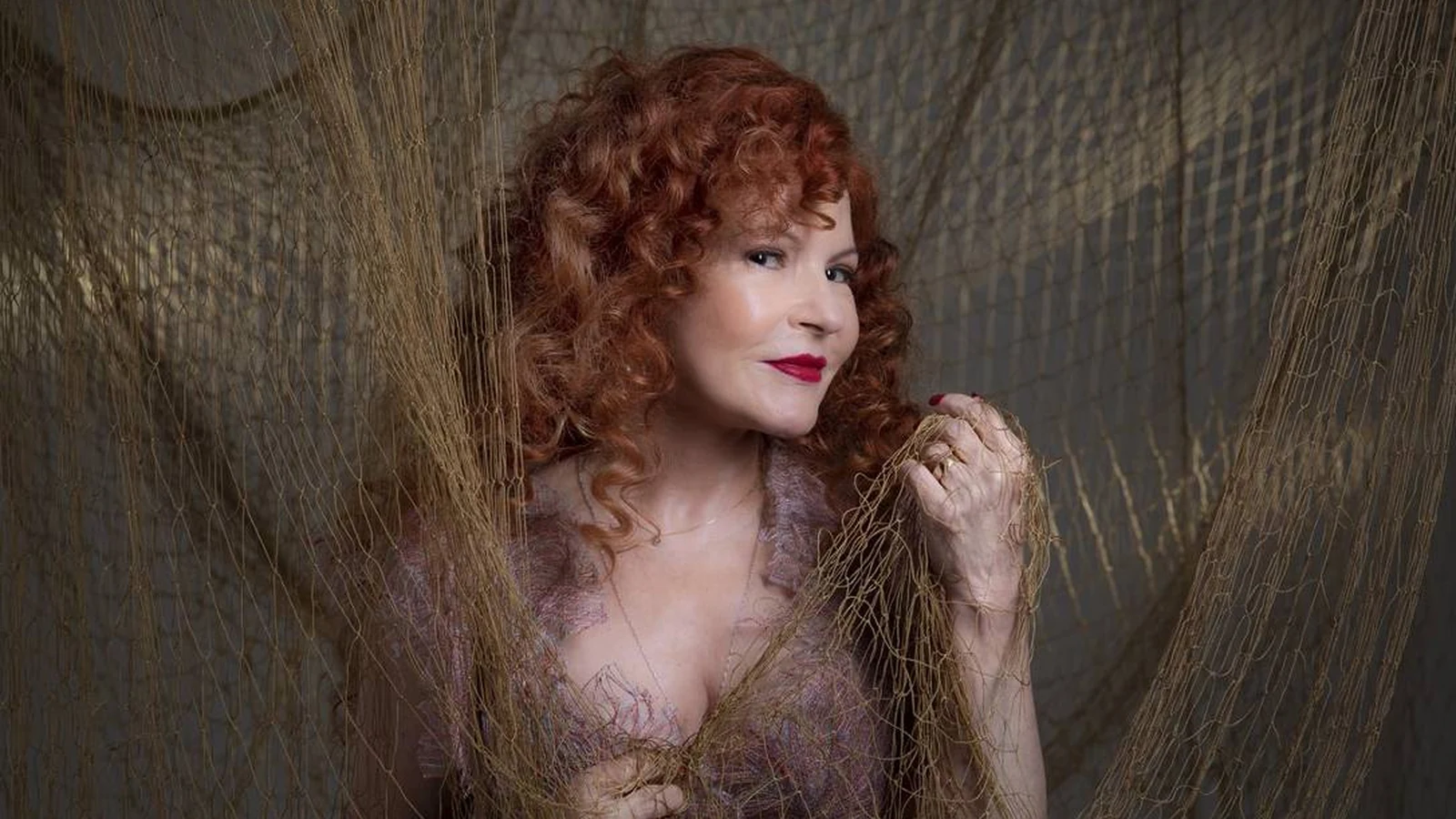 lucia menezes celebra obra e historia com belchior nos palcos featured