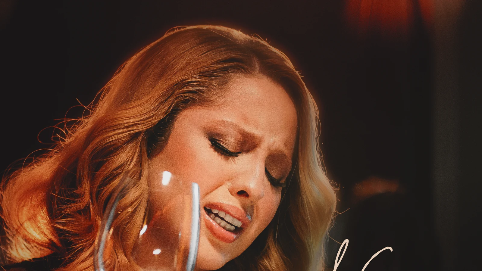 mari fernandez retrata o luto do termino na faixa nao era o vinho featured