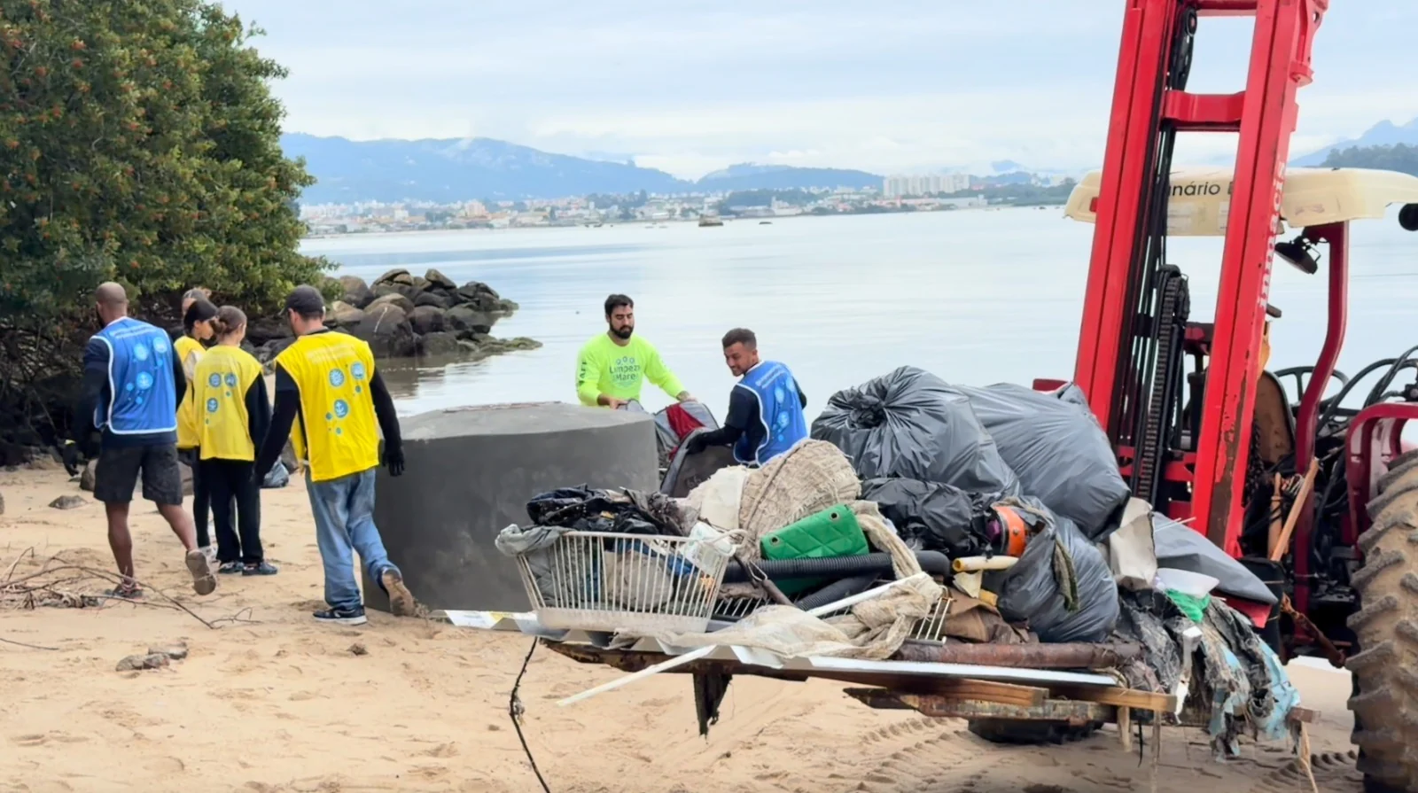 Mergulho no Caixa d'Aço combate o lixo invisível em Porto Belo 3 Mergulho no Caixa d'Aço combate o lixo invisível em Porto Belo