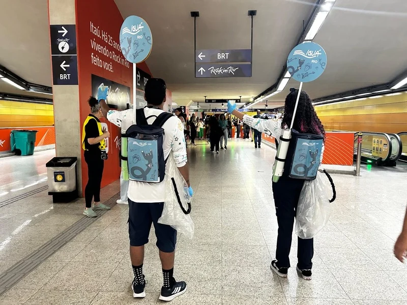 MetrôRio e Iguá distribuem água grátis no caminho para o Rock in Rio