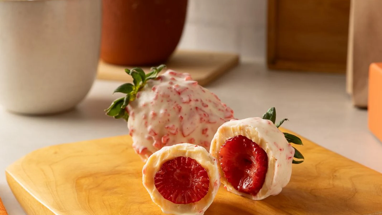 morango cravejado desafia confeiteiros a lucrar com o hype featured
