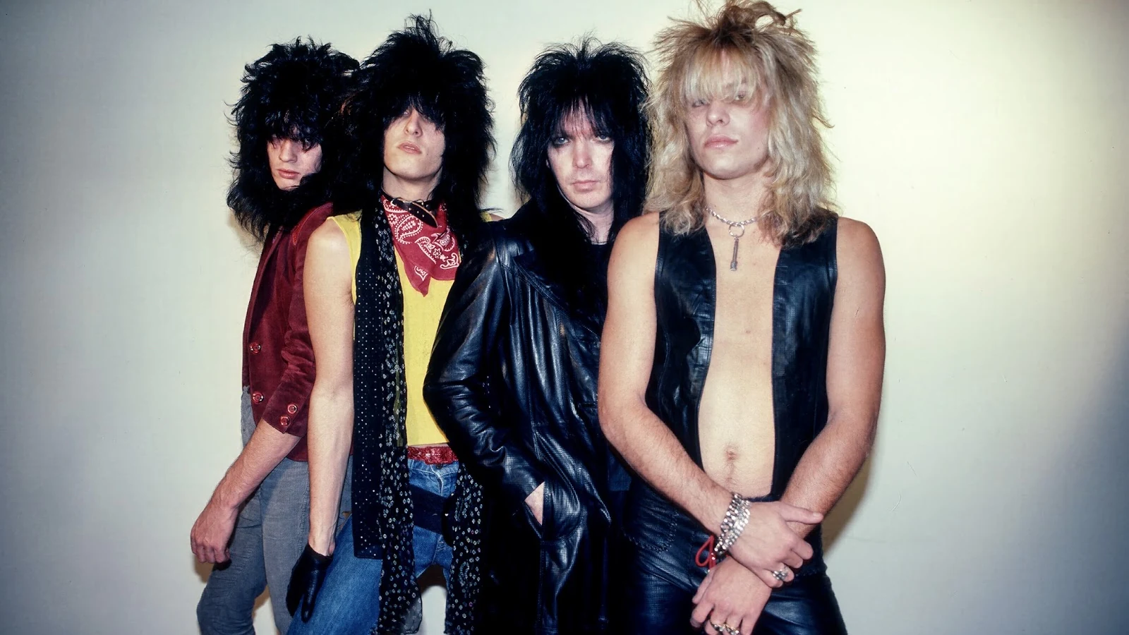motley crue resgata demo inedita de 1981 aos 45 anos de carreira featured
