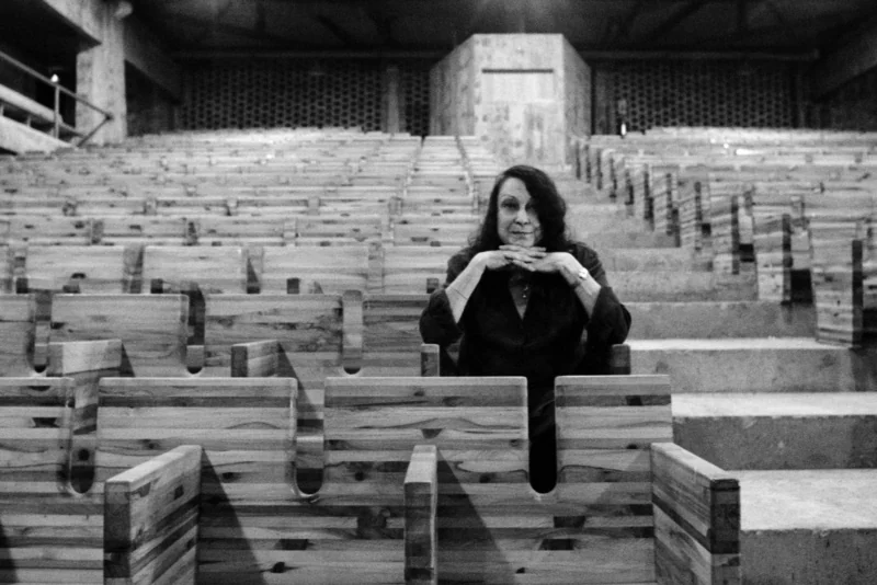 Móveis raros de Lina Bo Bardi chegam à Itália em mostra sobre o Brasil