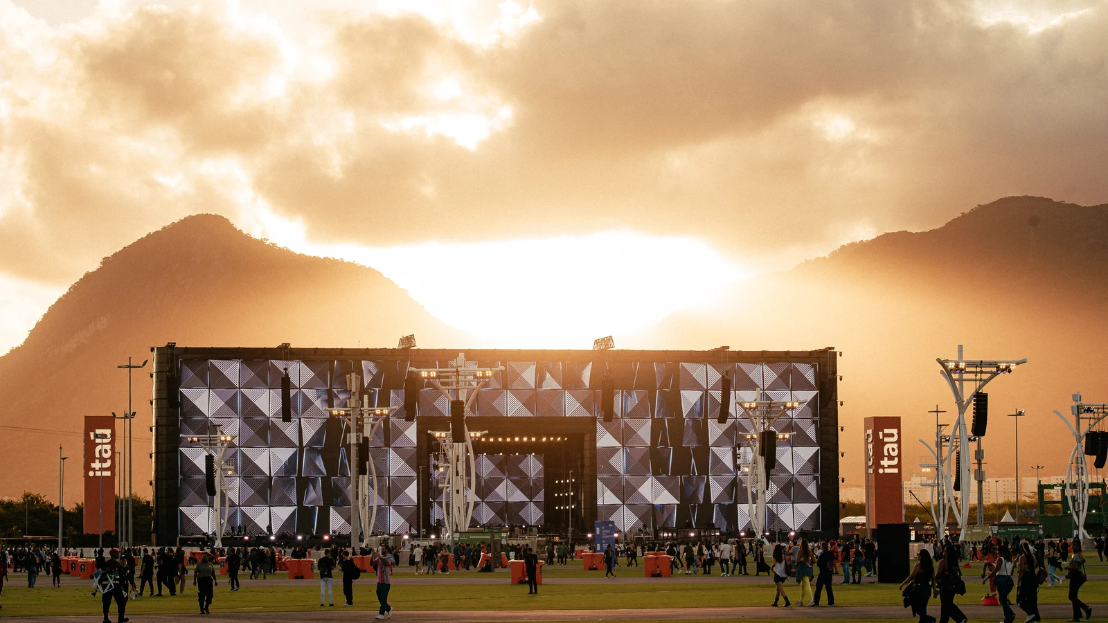 novo palco mundo e shows imersivos marcam evento teste do rock in rio featured