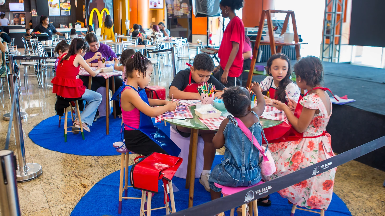 oficinas gratuitas ensinam plantio e pintura para criancas em shopping featured