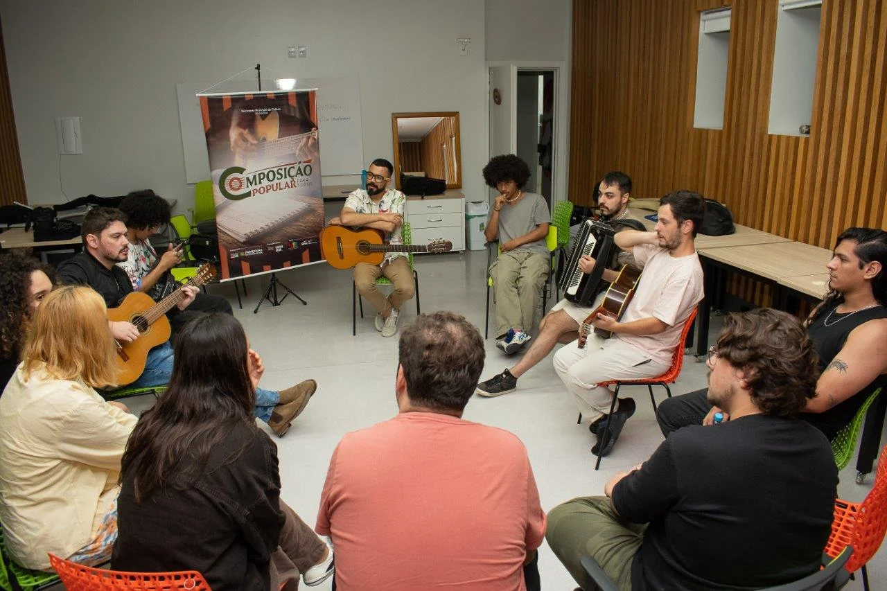 Oficinas gratuitas geram três músicas inéditas e livro de partituras