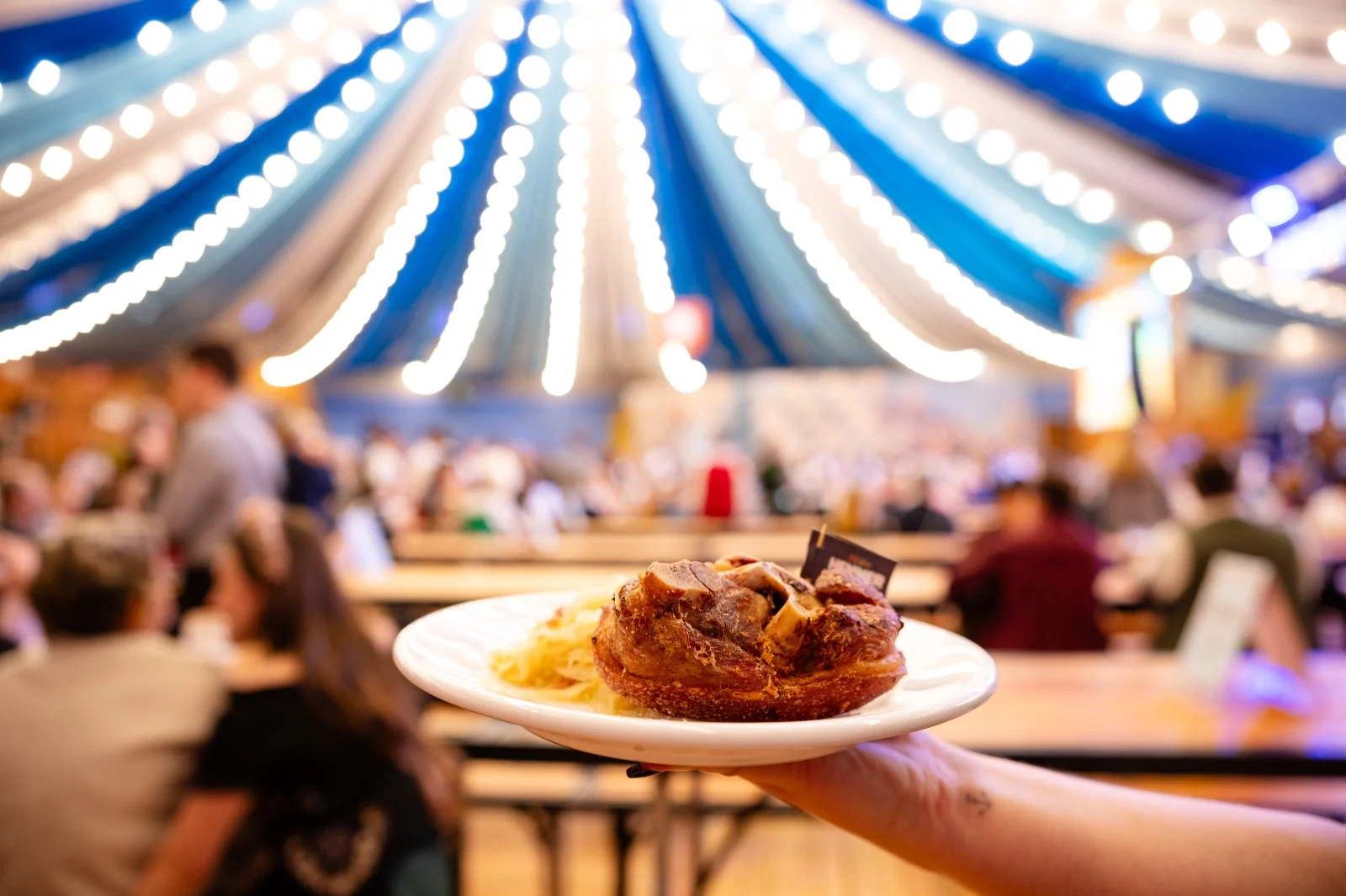 Oktoberfest revela pela 1ª vez bastidores de sua engrenagem gastronômica