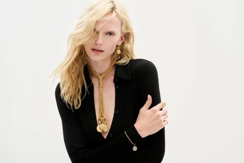 Pandora une astrologia e moedas antigas na nova linha Talisman Zodiac