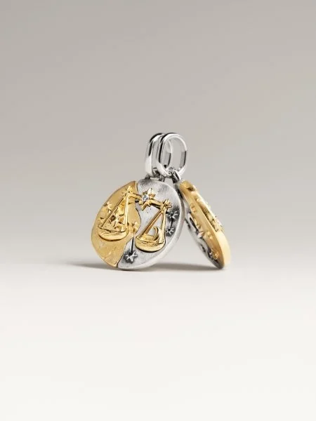 Pandora une astrologia e moedas antigas na nova linha Talisman Zodiac