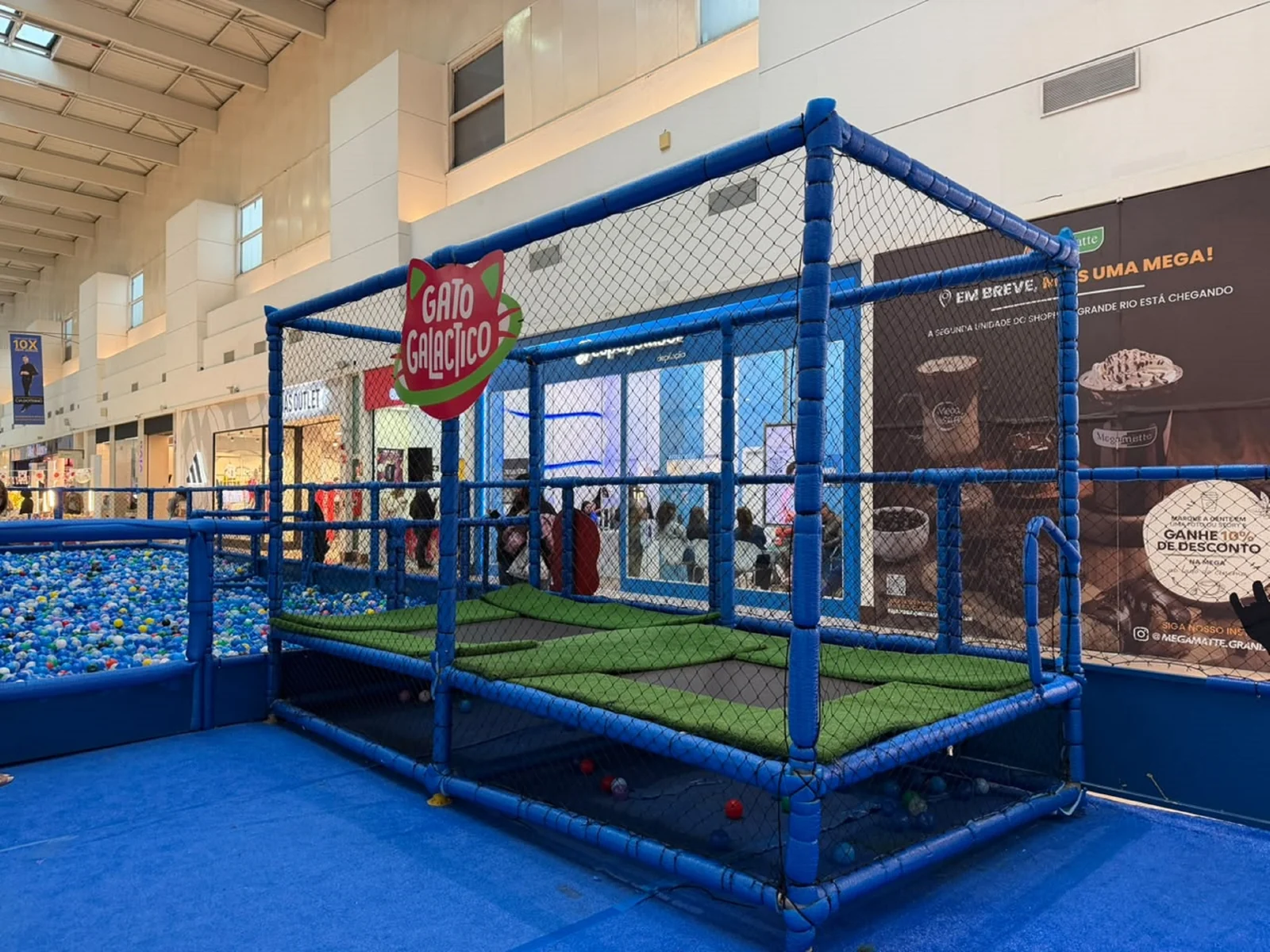 Parque temático do Gato Galáctico traz circuito recreativo infantil
