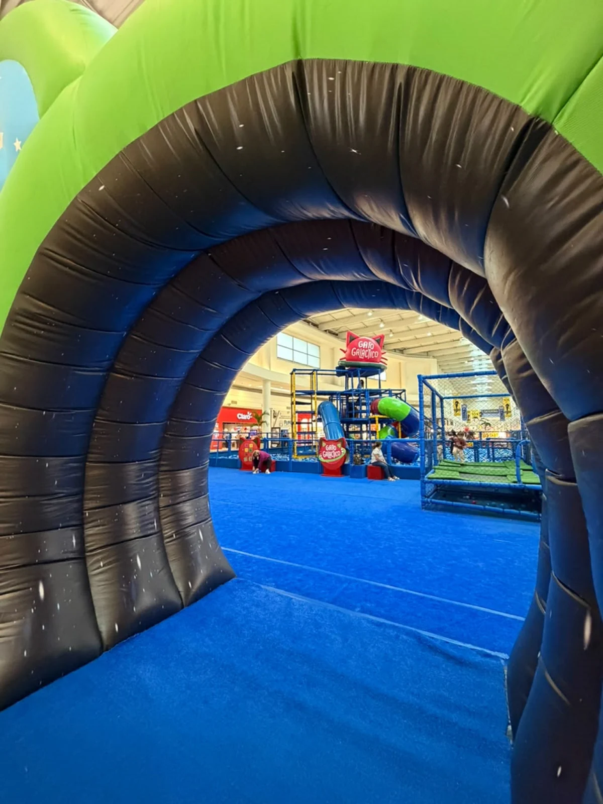 Parque temático do Gato Galáctico traz circuito recreativo infantil