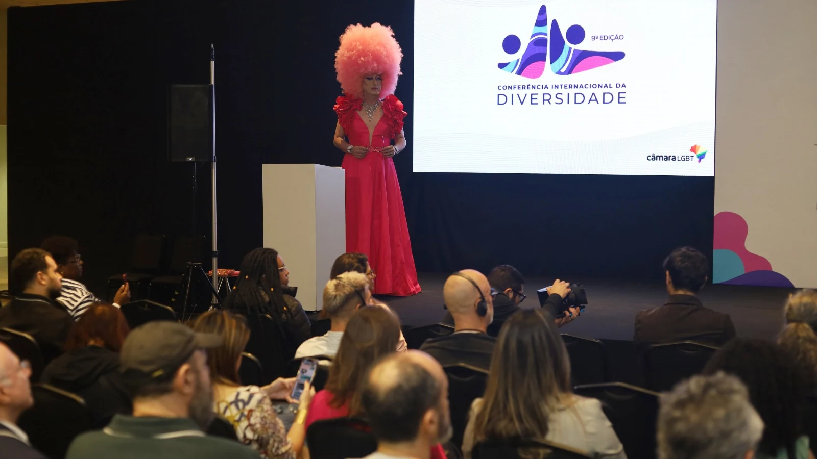 pesquisa inedita revela o perfil de consumo e do turista lgbtqia no brasil featured