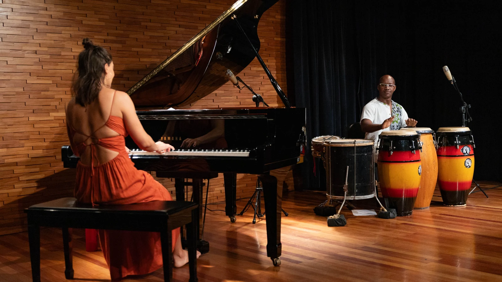 piano e tambores do jongo transformam a acustica do museu da justica featured