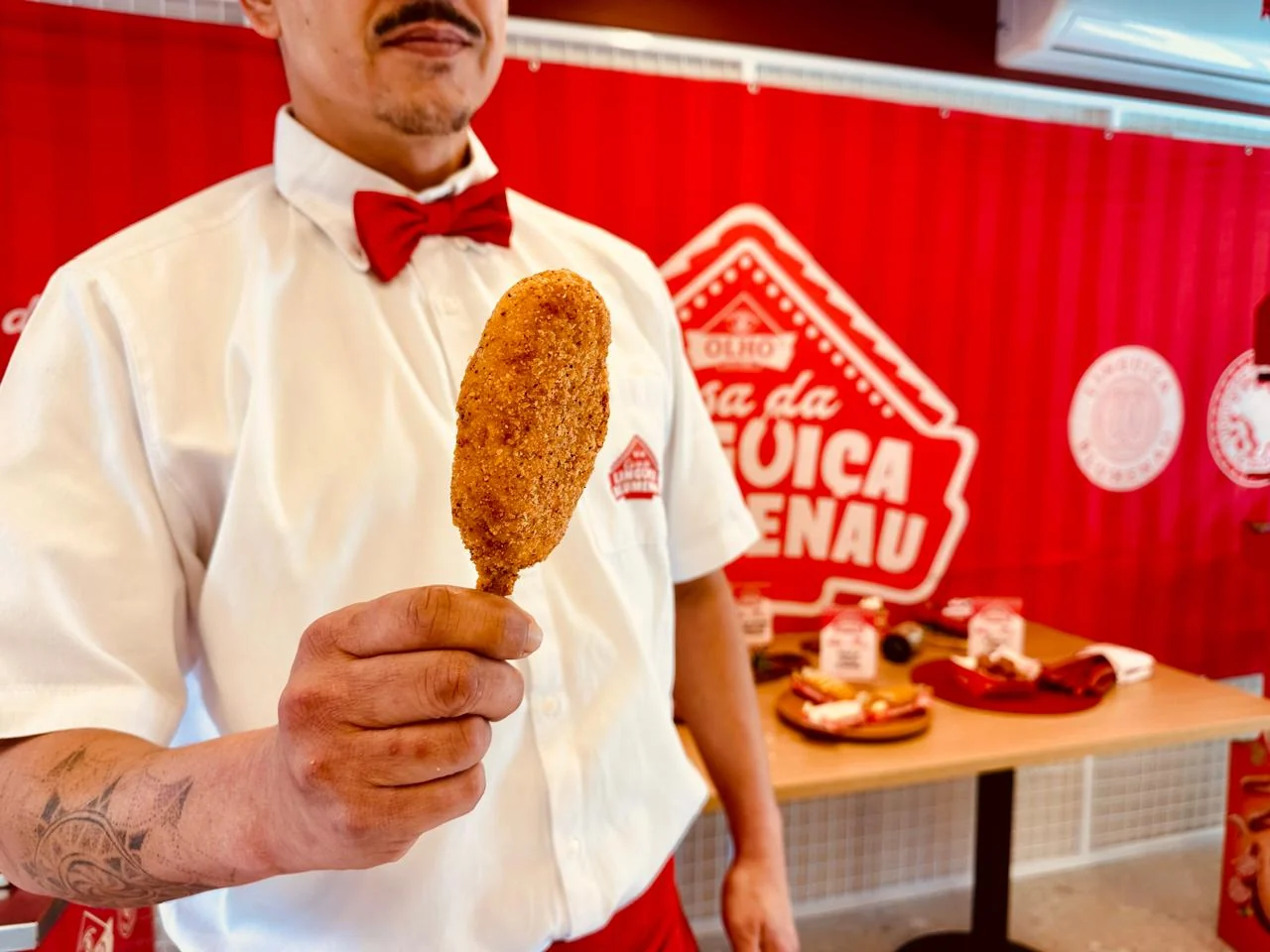 Picolé de linguiça Blumenau vira aposta inusitada da Oktoberfest