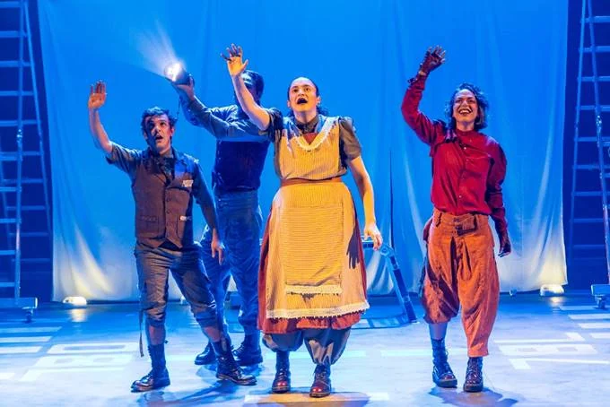 Pioneira da aviação inspira peça infantojuvenil em cartaz gratuita em SP