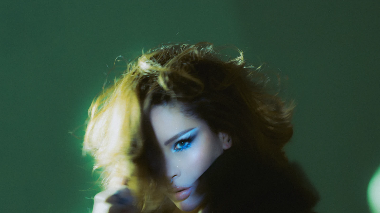 pitty apresenta sobremesa primeiro single de seu novo album featured