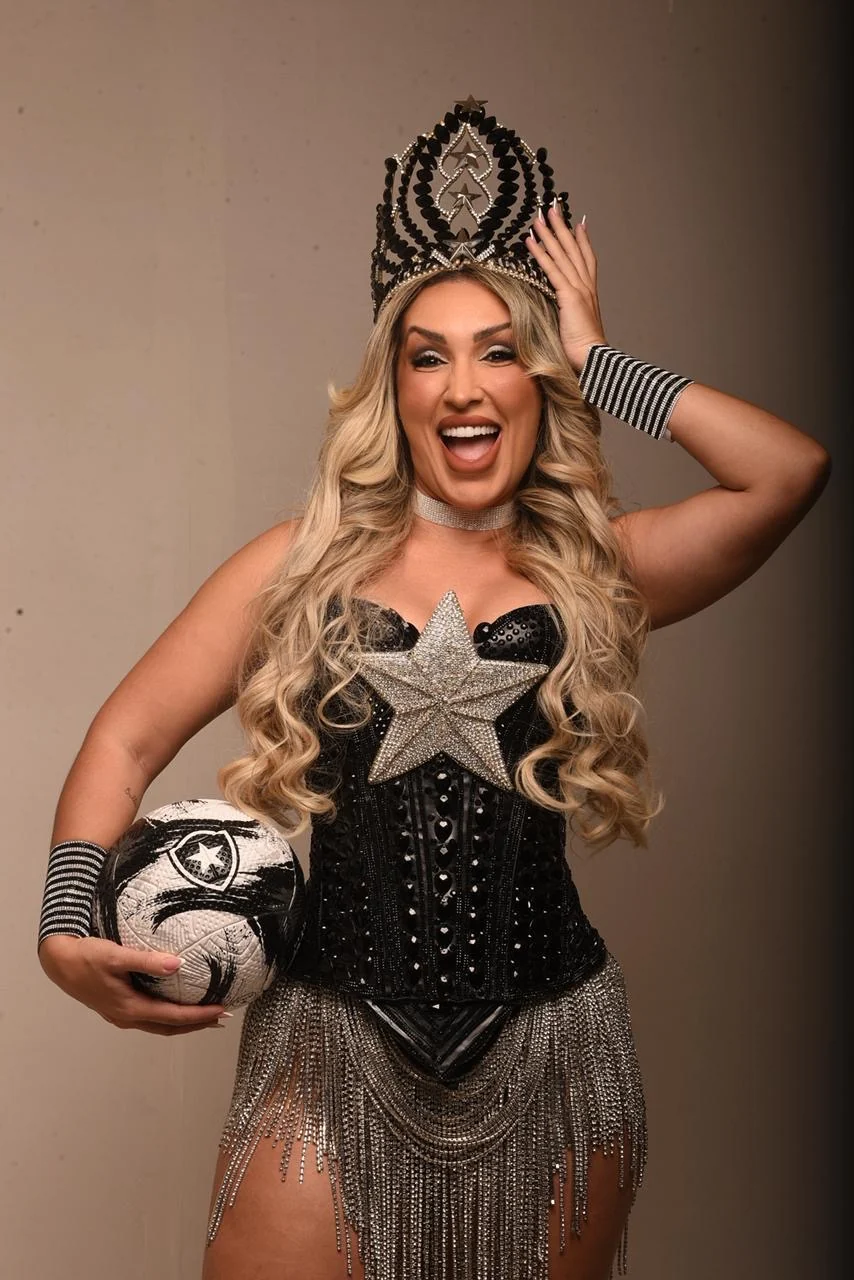 Rayara Amaral assume coroa do Botafogo Samba Clube no Nilton Santos