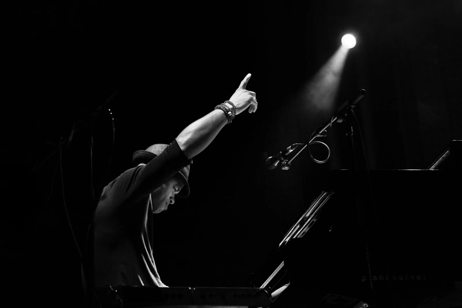 Roberto Fonseca celebra 20 anos de estreia com show único em SP