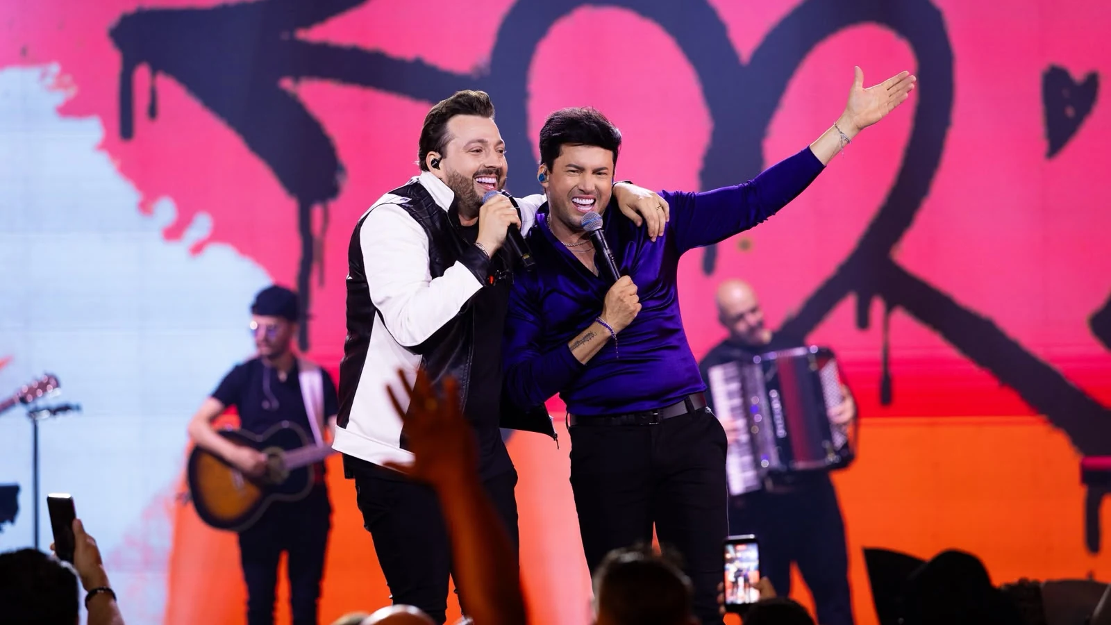 ruan e leandro levam o hit fofoca do ano ao palco do fofoca awards featured