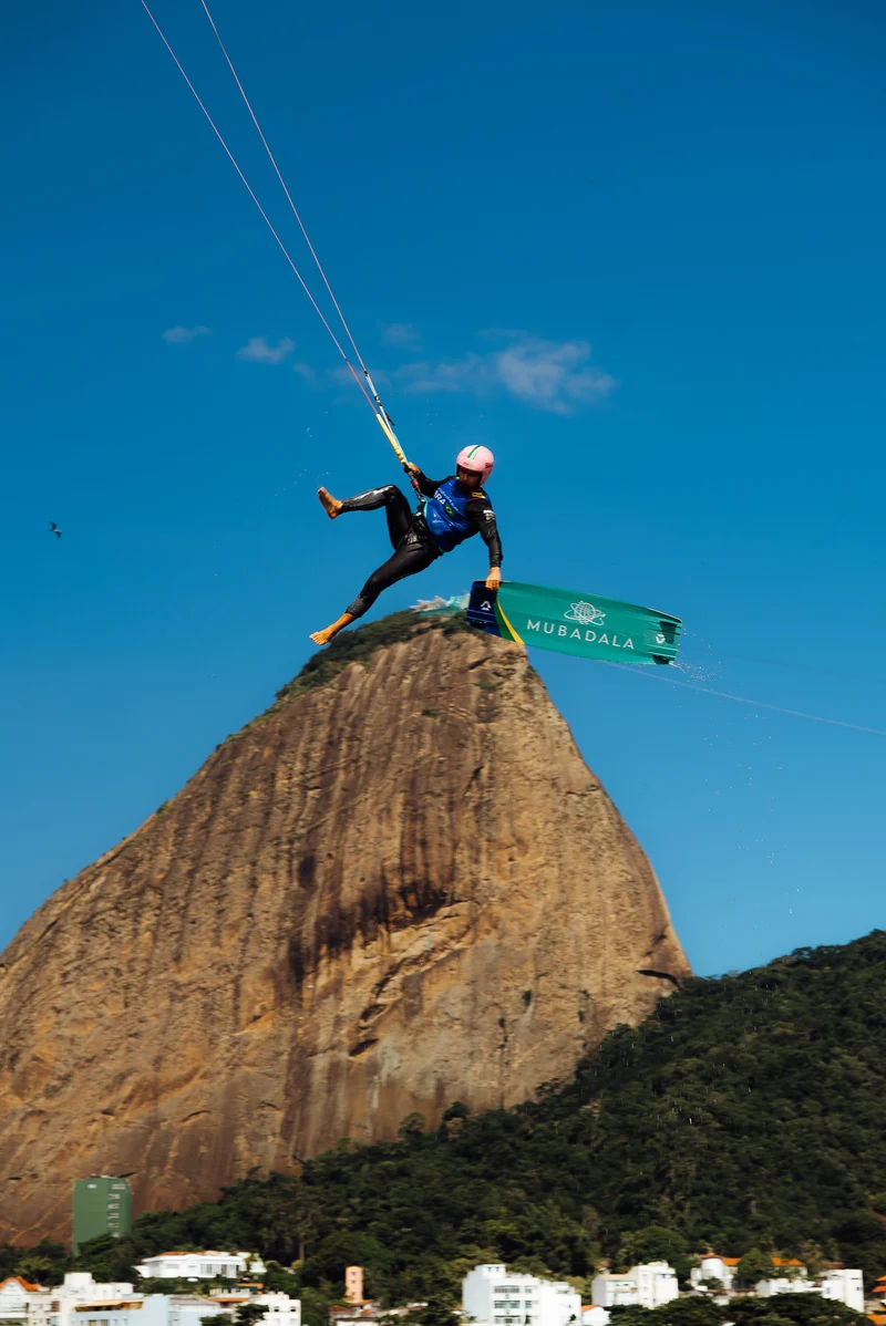 Salto de kitesurf sobre barco a 40 metros de altura rende Ouro em Cannes