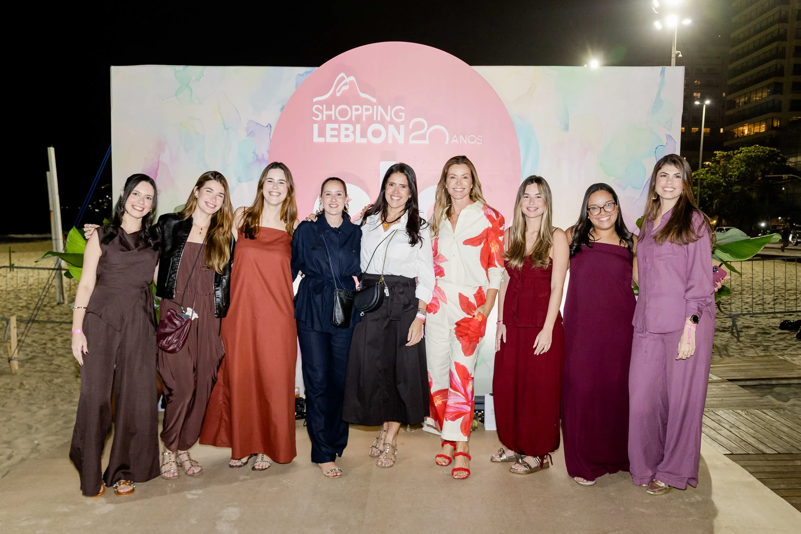 Shopping Leblon leva desfile para a praia e antecipa tendências