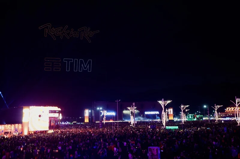 Show de drones ilumina a Cidade do Rock após tributo a Gilberto Gil