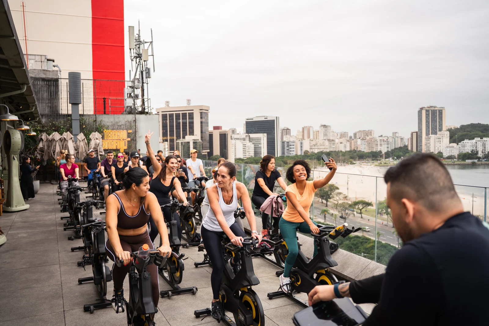 Spinning ao amanhecer com vista para o Pão de Açúcar