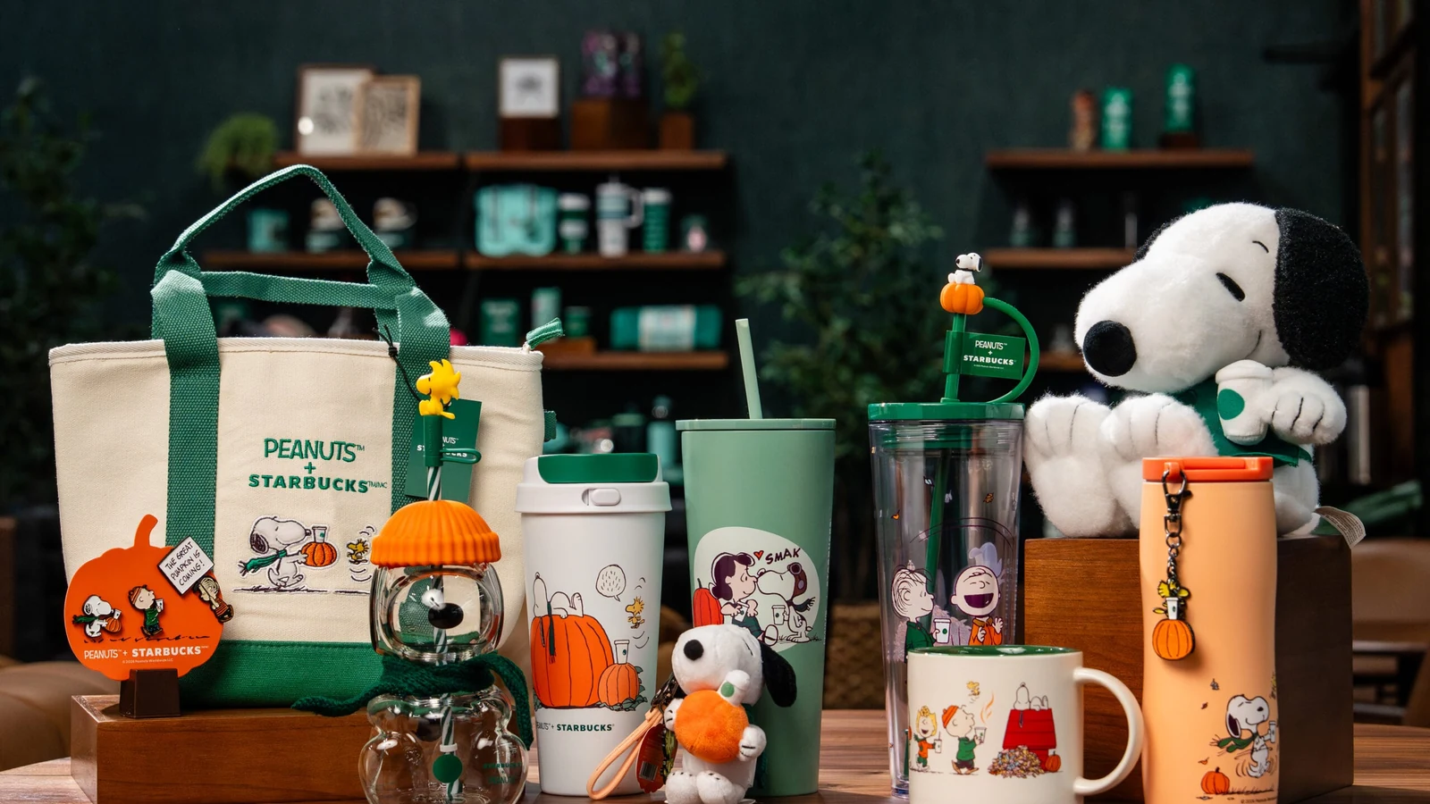 starbucks e snoopy lancam linha tematica com bebidas e colecionaveis featured