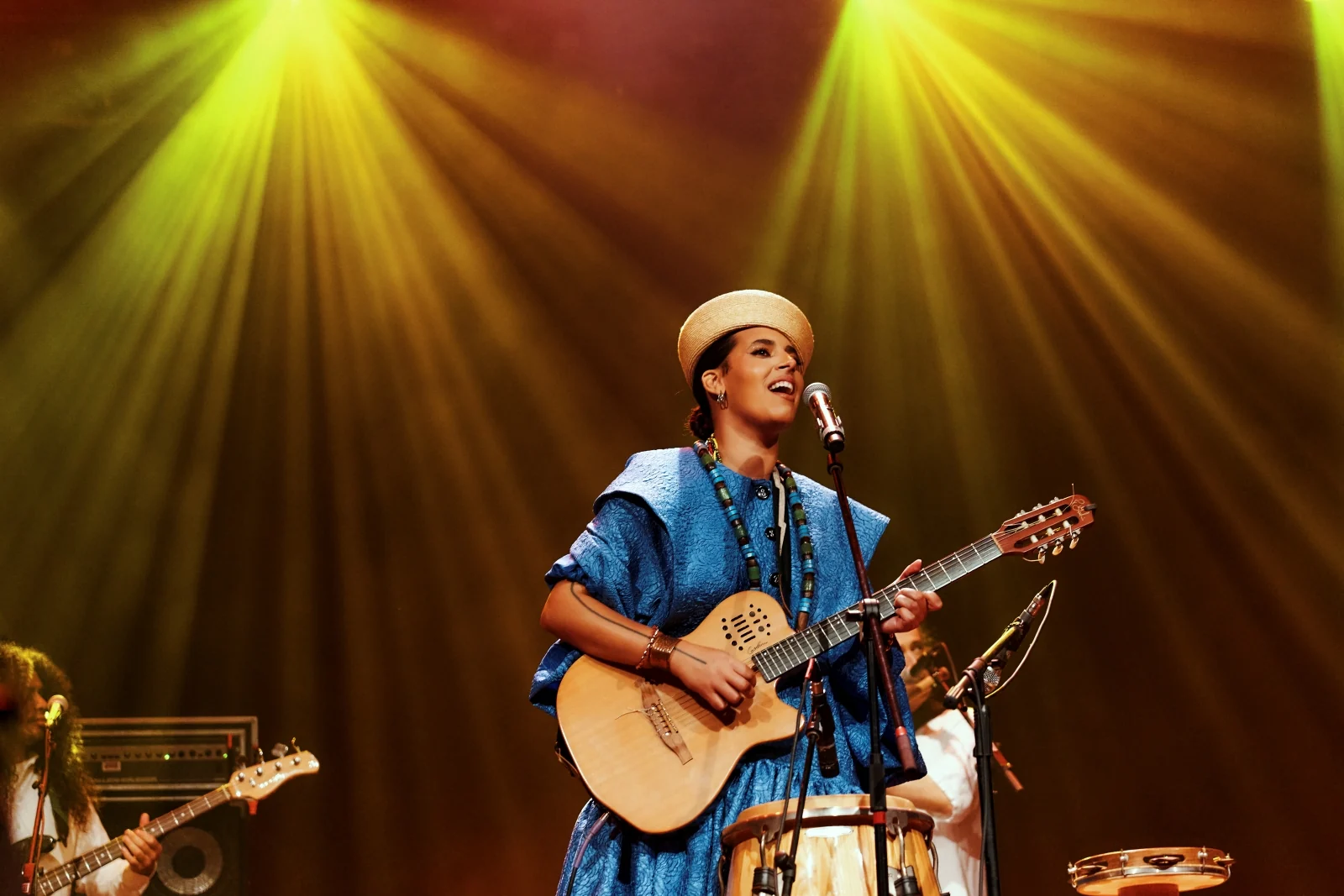 Tainá Santos une tambores de terreiro e MPB no show Travessia